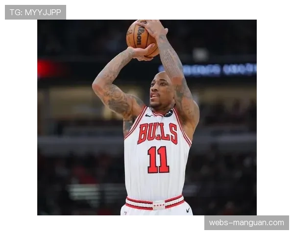 关键时刻：公牛队执行“Elbow Get”战术，德罗赞完成中投绝平